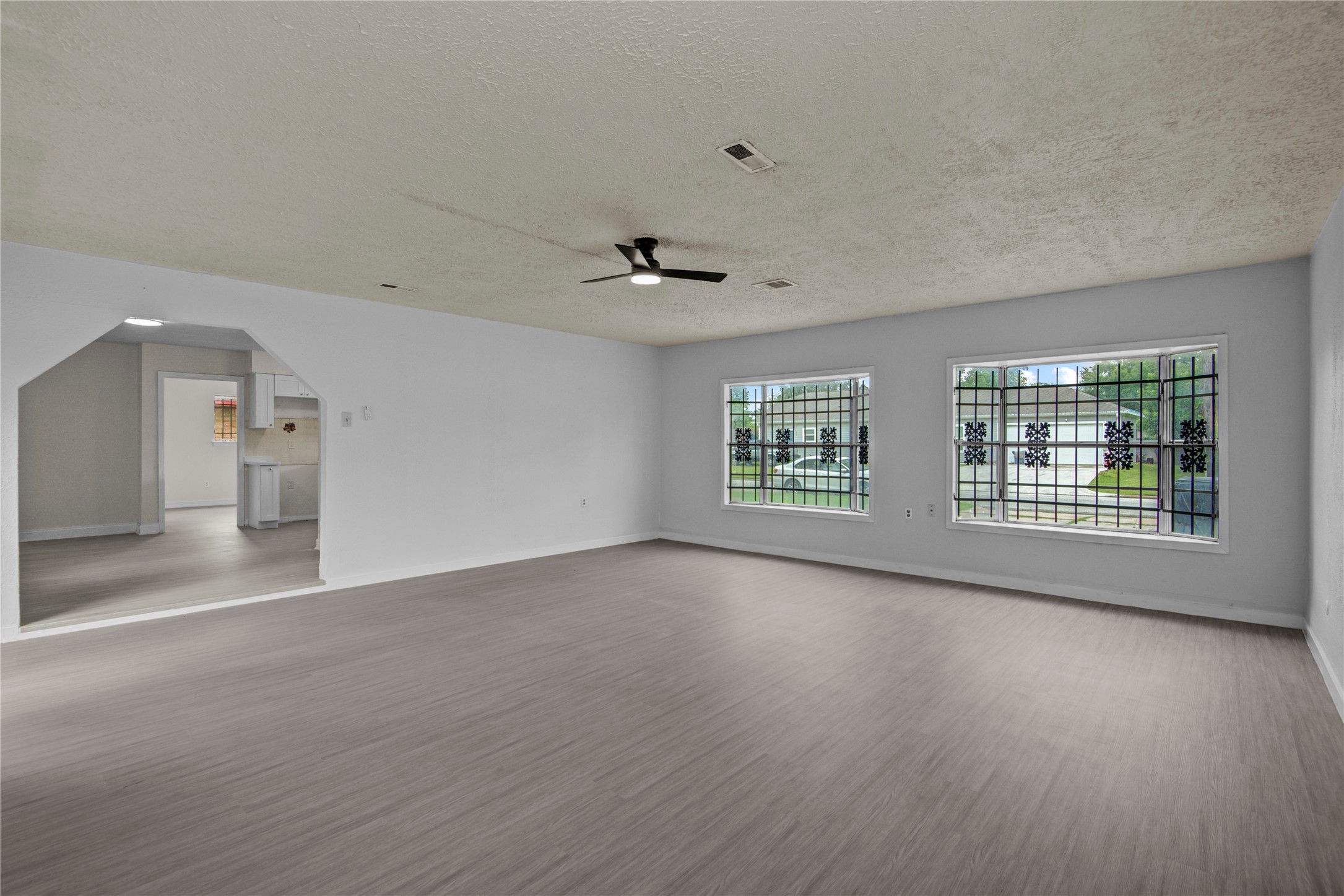 7329 Gleason Road Houston, TX 77016 - Photo 5 of 25