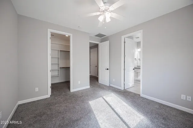 a view of empty room with a ceiling fan