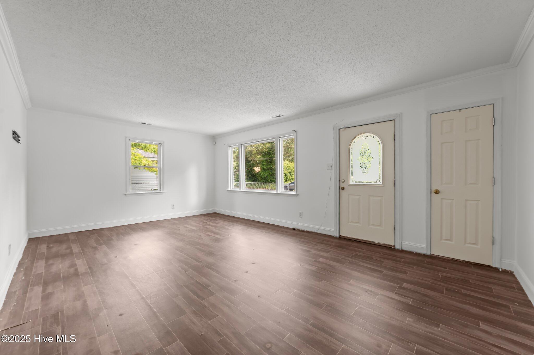 616 Larkspur Road Kinston, NC 28501 - Photo 5 of 49 Living Room