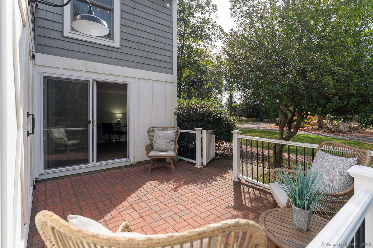 147 Pequot Avenue Groton, CT 06355 - Photo 20 of 39 a balcony with table and chairs