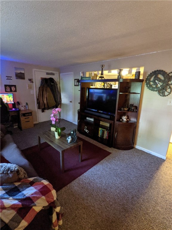 4080 Post Road, Unit 2 Warwick, RI 02886 - Photo 3 of 11 LIVING ROOM