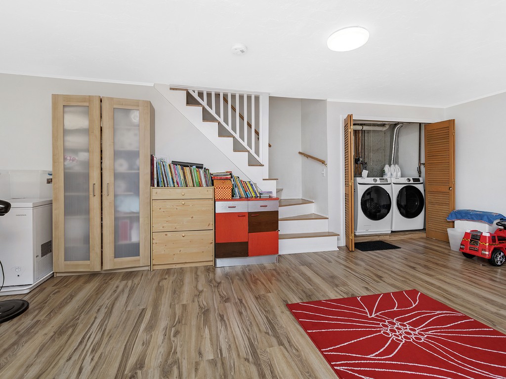 2255 Commonwealth Avenue, Unit 2255 Newton, MA 02466 - Photo 22 of 32 a living room with furniture and wooden floor