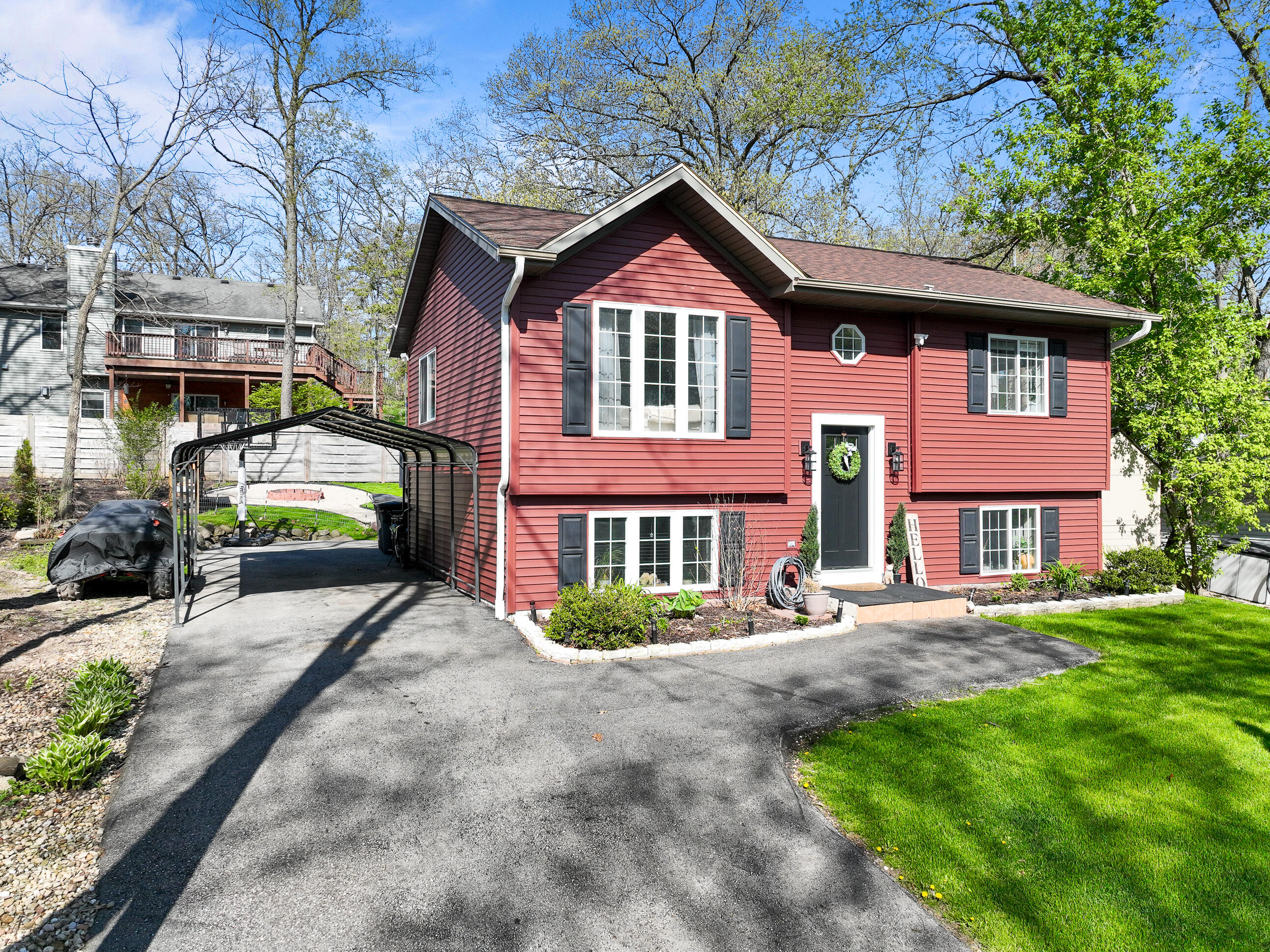 N3311 Queen Road Geneva, WI 53147 - Photo 2 of 51 Front and driveway