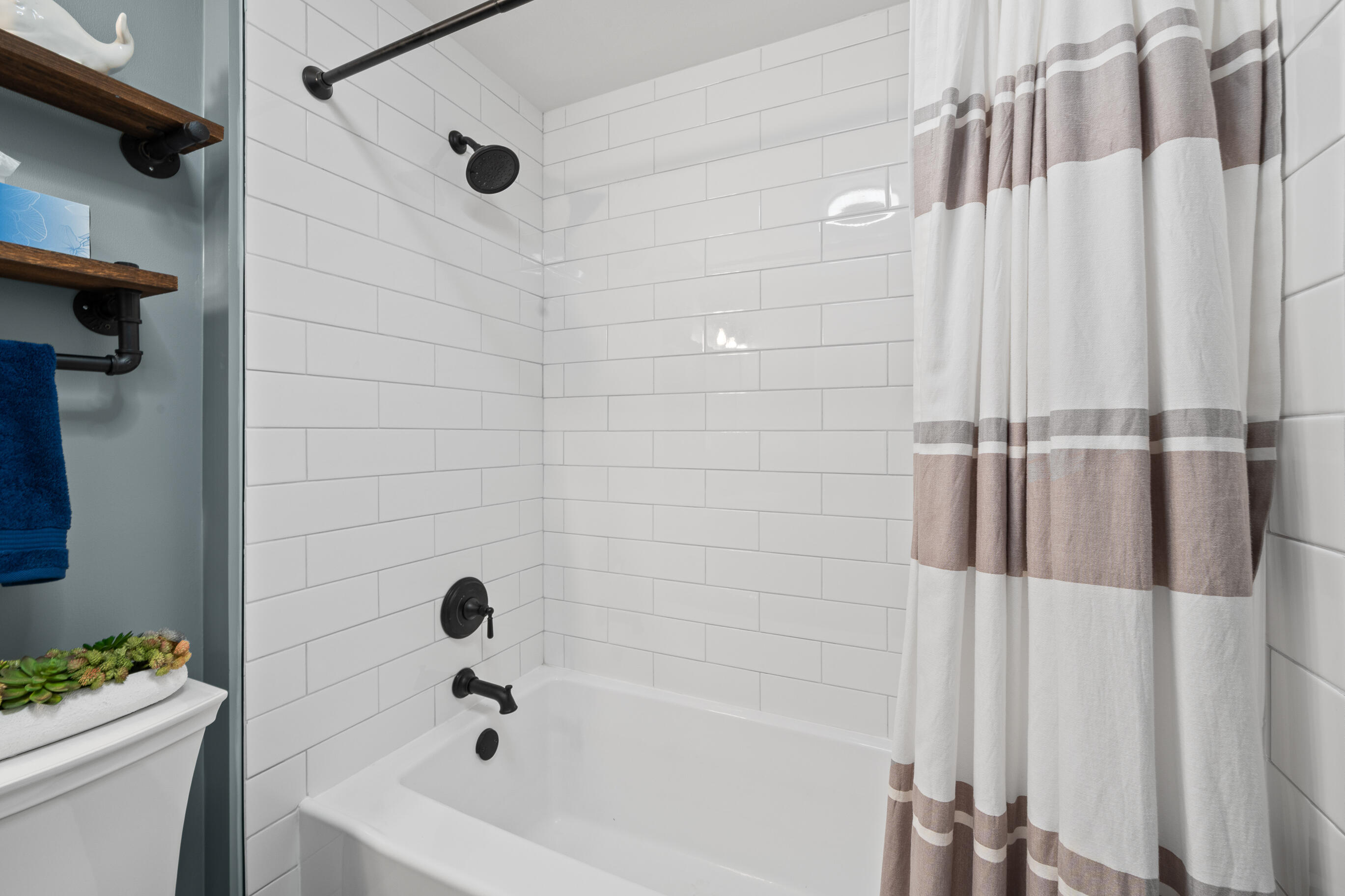 N3311 Queen Road Geneva, WI 53147 - Photo 39 of 51 Main Level Bath