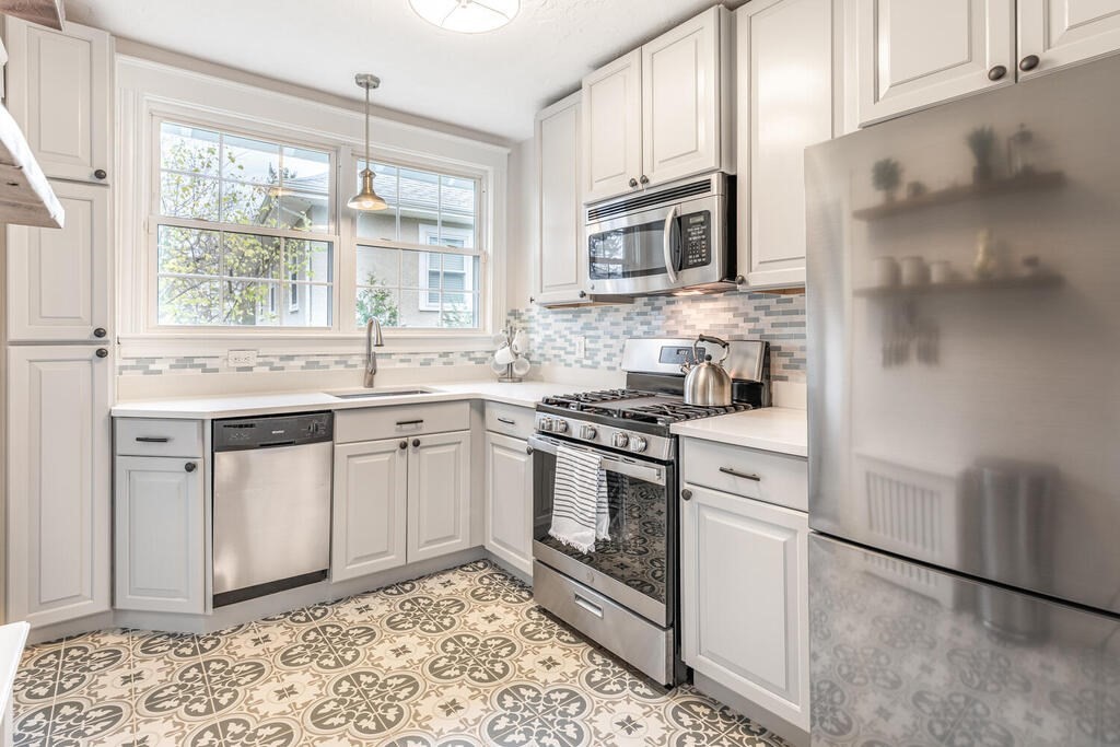 290 Edge Hill Road Milton, MA 02186 - Photo 8 of 20 Gallery Image 8