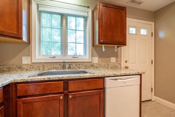 $2,400 | 45 Bog Road, Unit A 5, Concord, NH 03303