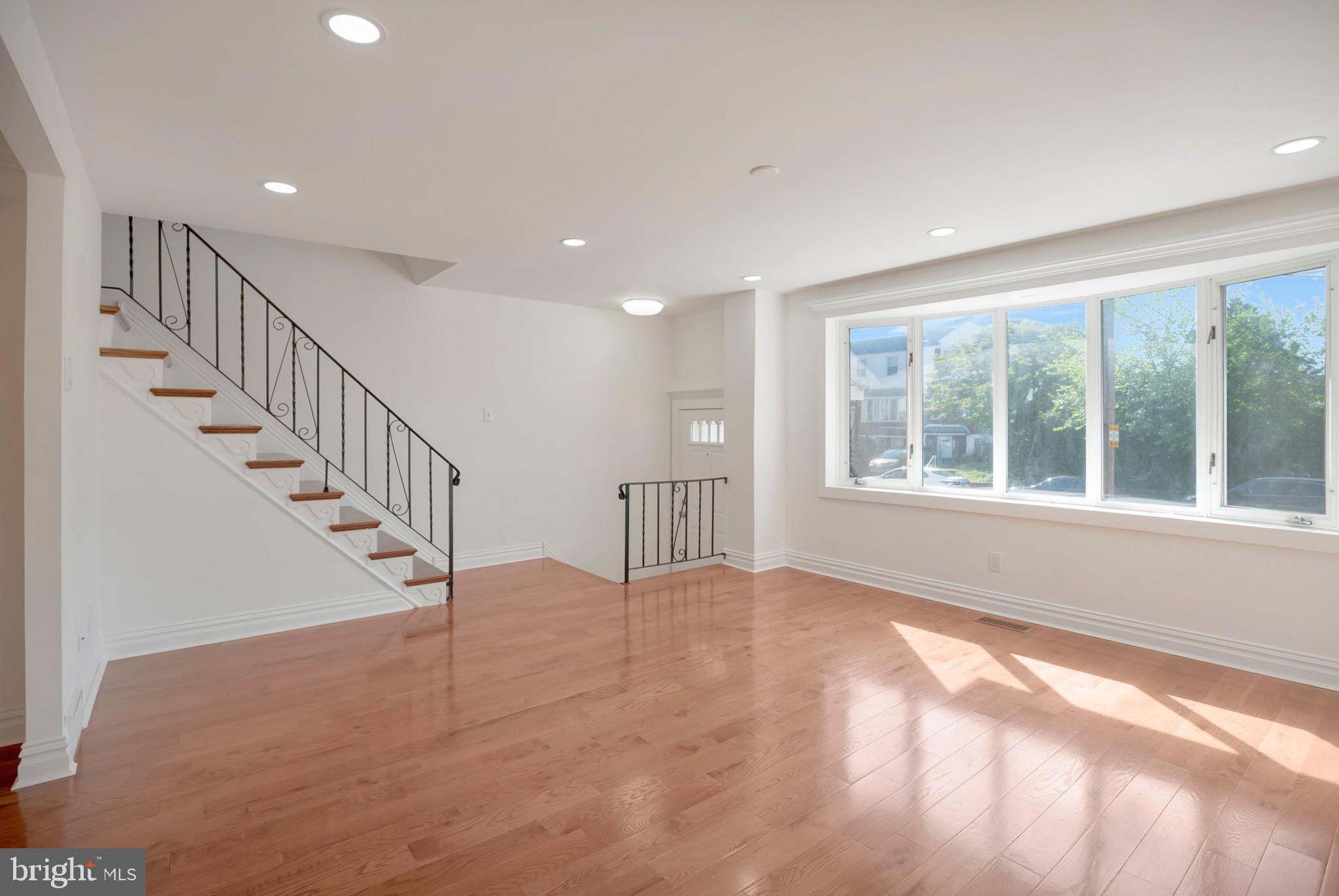 11726 Colman Road Philadelphia, PA 19154 - Photo 6 of 30 Huge Windows in Living Room