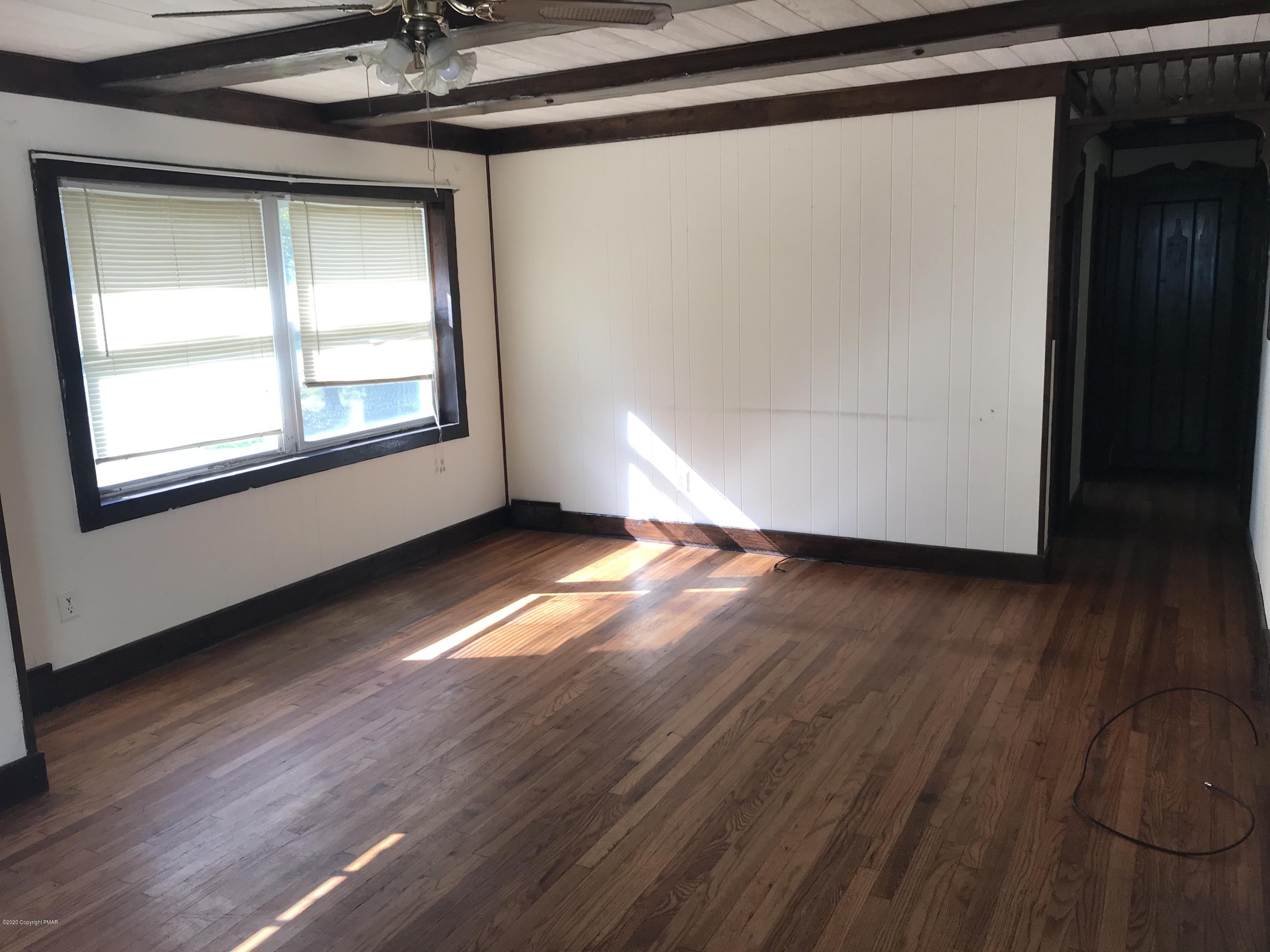 128 Knob Road Mount Pocono, PA 18344 - Photo 3 of 19 LV.RM. VIEW 2