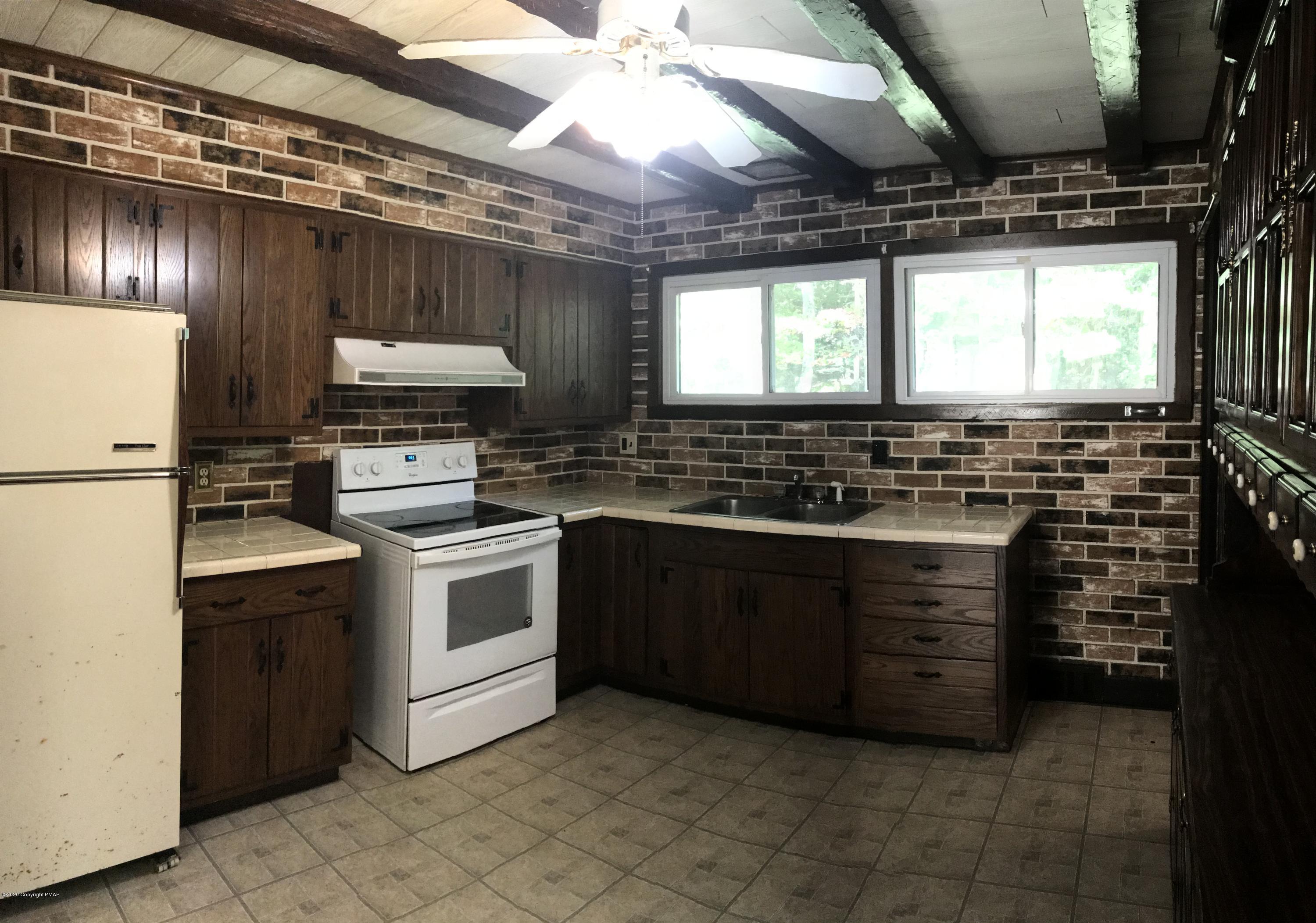 128 Knob Road Mount Pocono, PA 18344 - Photo 5 of 19 KITCHEN VIEW 2