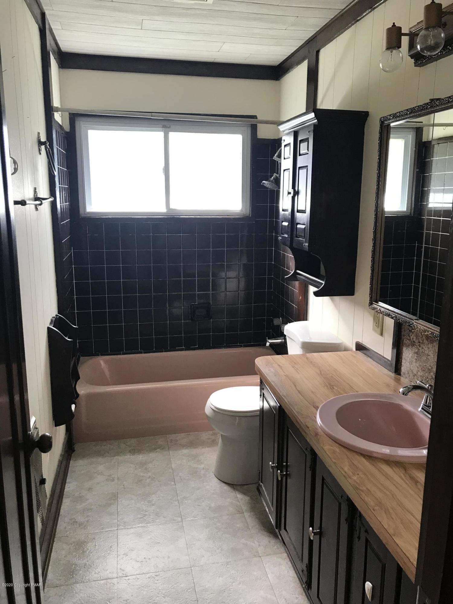 128 Knob Road Mount Pocono, PA 18344 - Photo 10 of 19 BATH