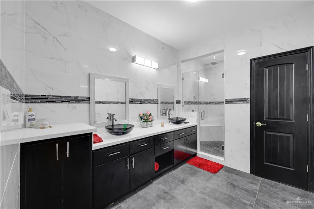 26072 Brushline Road Edcouch, TX 78538 - Photo 11 of 32 a kitchen with a sink stove and refrigerator