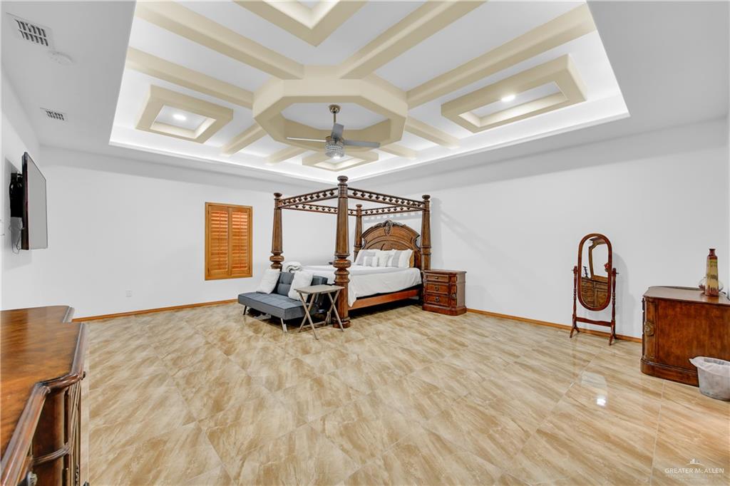 26072 Brushline Road Edcouch, TX 78538 - Photo 9 of 32 a view of a livingroom with furniture