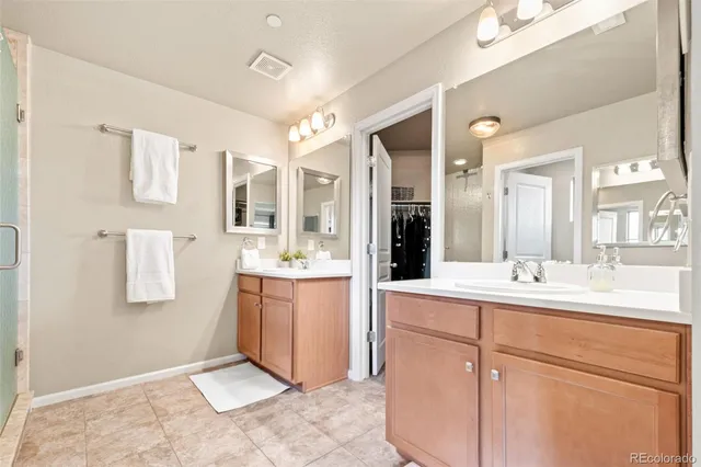 a view of a livingroom with a workspace