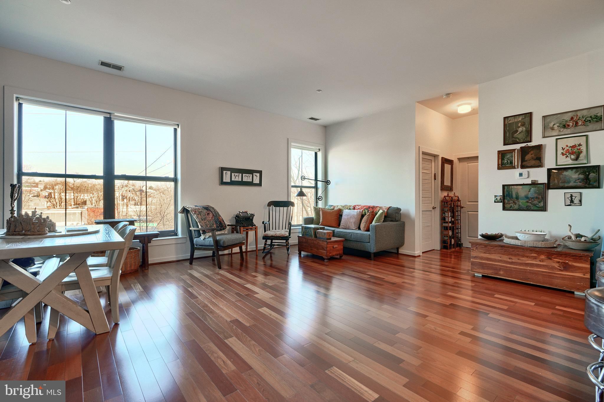 2007 Clipper Park Road, Unit 315 Baltimore, MD 21211 - Photo 7 of 33 Living Room