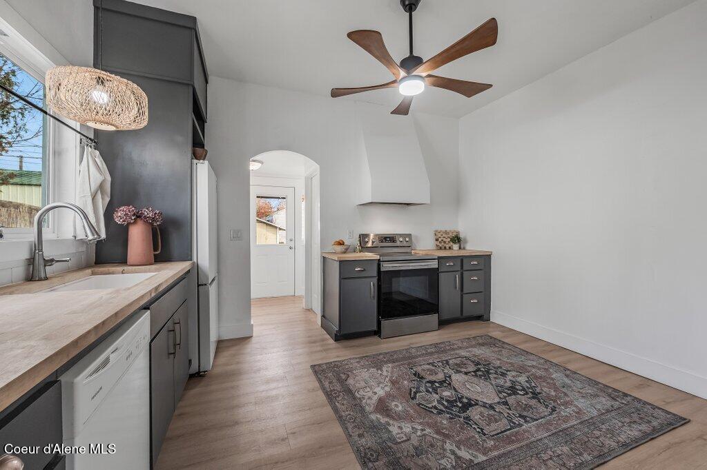 836 6th Street Coeur D'Alene, ID 83814 - Photo 11 of 28 Kitchen1