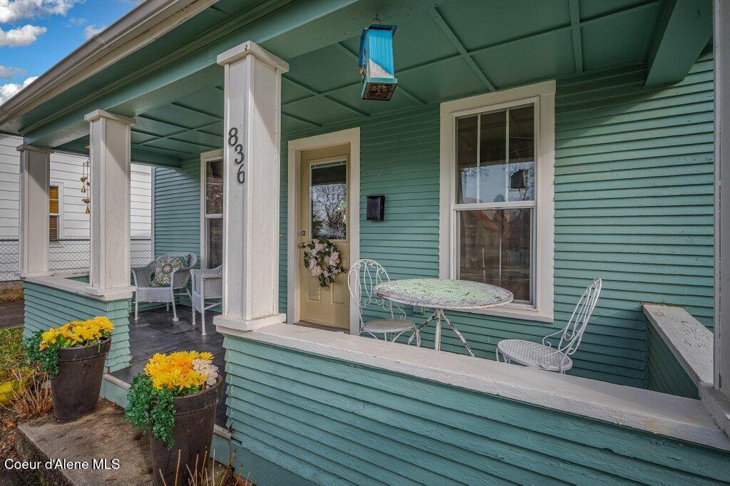 836 6th Street Coeur D'Alene, ID 83814 - Photo 5 of 28 Front Porch 2