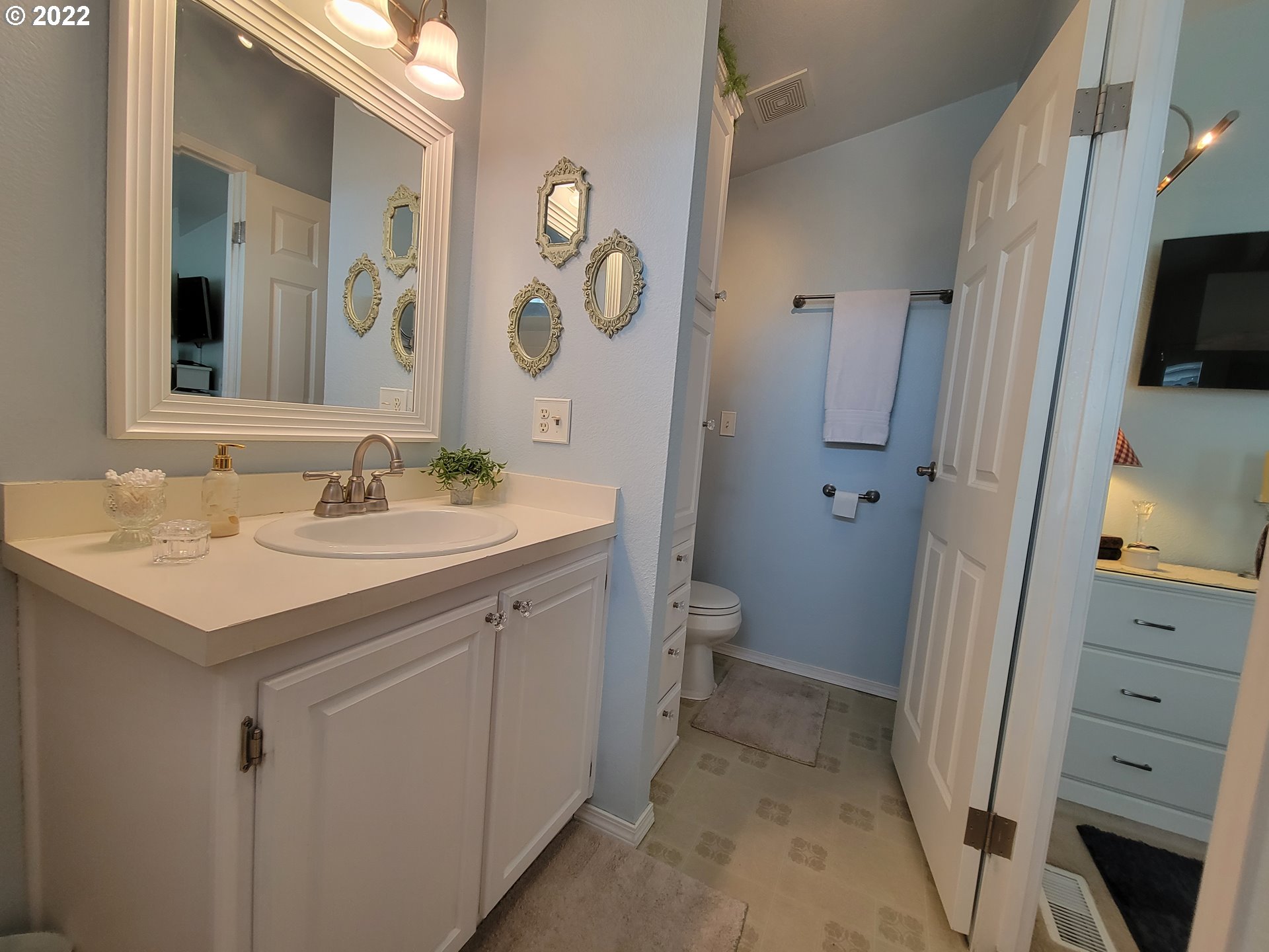 9811 Southwest Herman Road, Unit 43 Tualatin, OR 97062 - Photo 19 of 32 a bathroom with a sink a toilet a mirror and shower