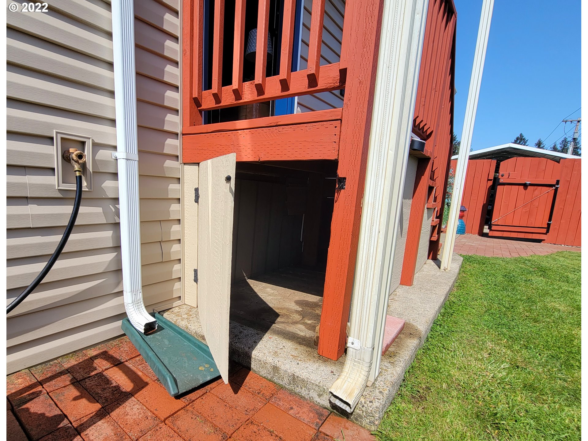 9811 Southwest Herman Road, Unit 43 Tualatin, OR 97062 - Photo 26 of 32 a view of a door with a door