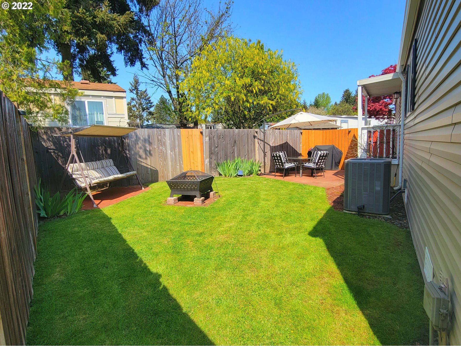 9811 Southwest Herman Road, Unit 43 Tualatin, OR 97062 - Photo 7 of 32 a view of a backyard with a patio