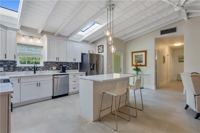 $1,250,000 | 618 Holly Road, Vero Beach, FL 32963