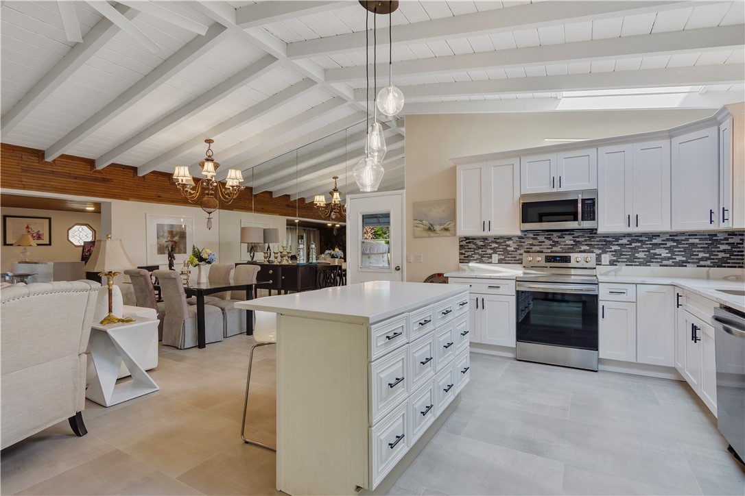 618 Holly Road Vero Beach, FL 32963 - Photo 3 of 36