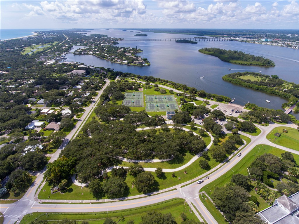 618 Holly Road Vero Beach, FL 32963 - Photo 33 of 36