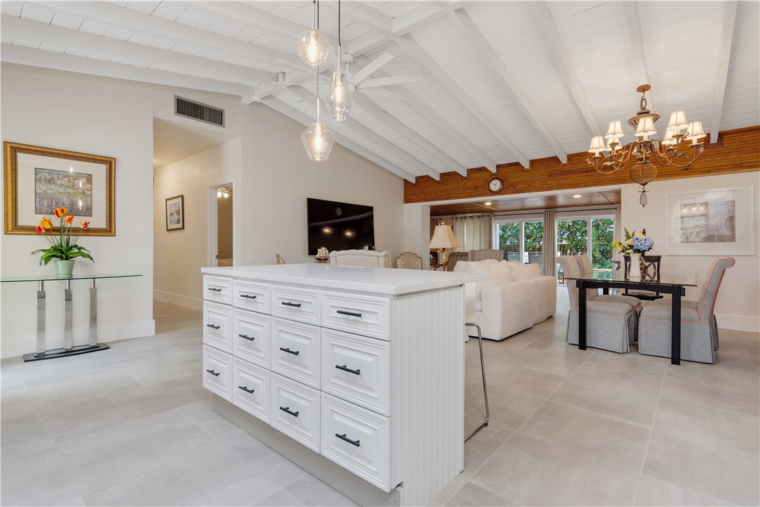 618 Holly Road Vero Beach, FL 32963 - Photo 6 of 36