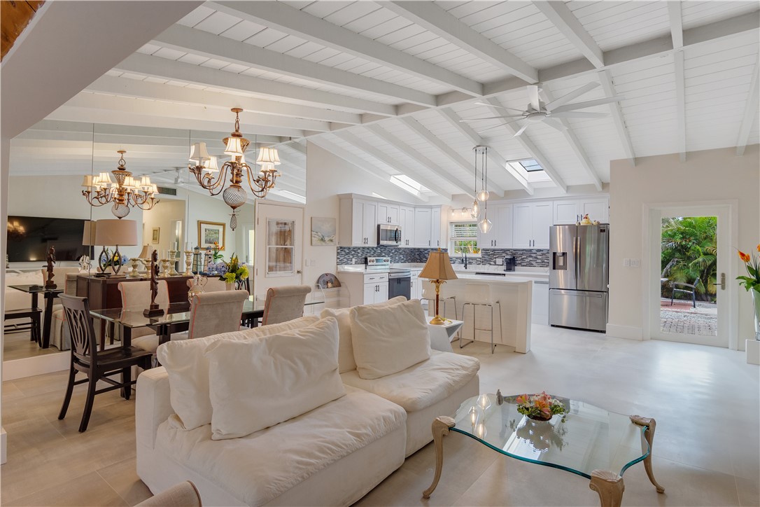 618 Holly Road Vero Beach, FL 32963 - Photo 8 of 36