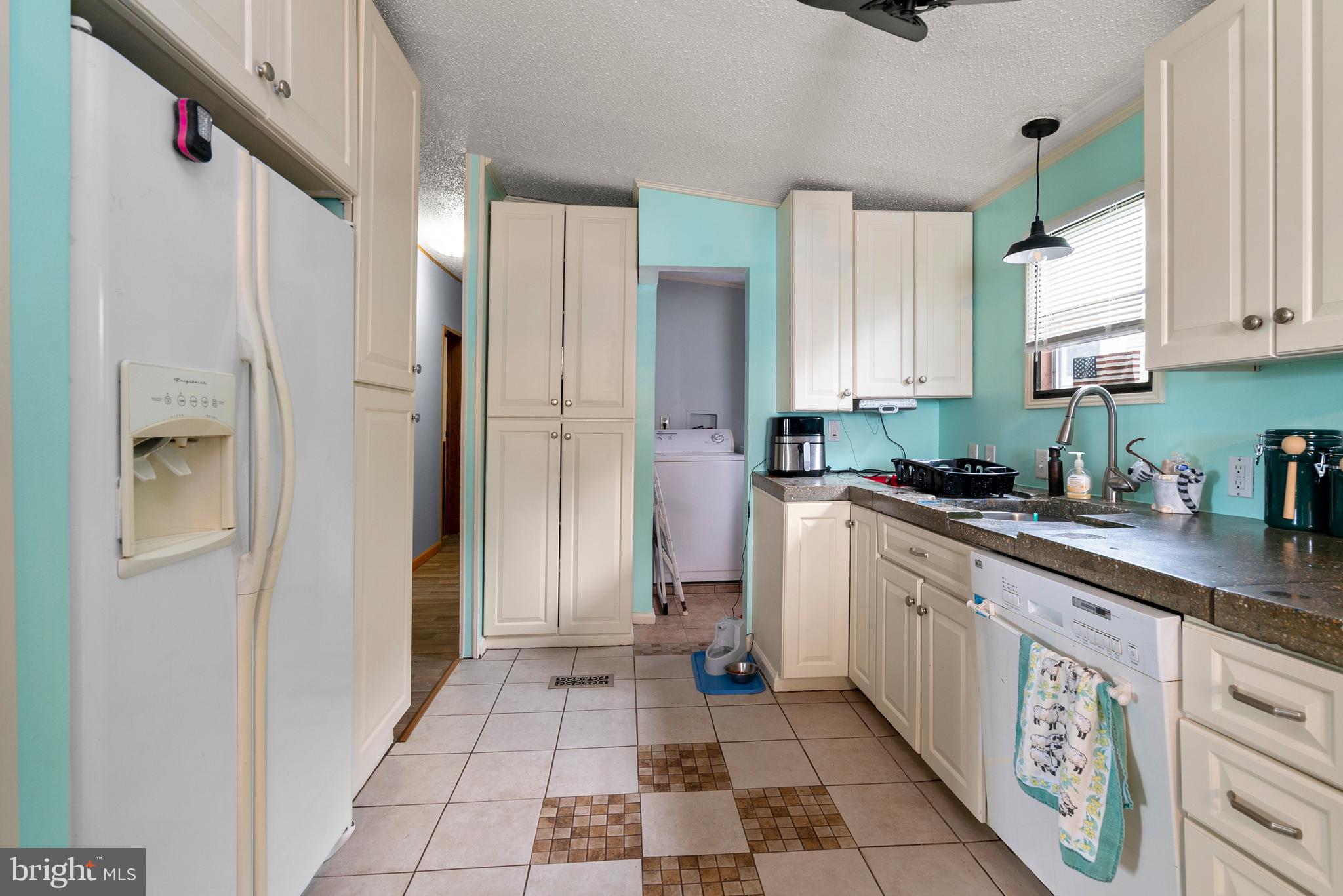 4311 Ridge Drive Mount Airy, MD 21771 - Photo 6 of 18 Kitchen