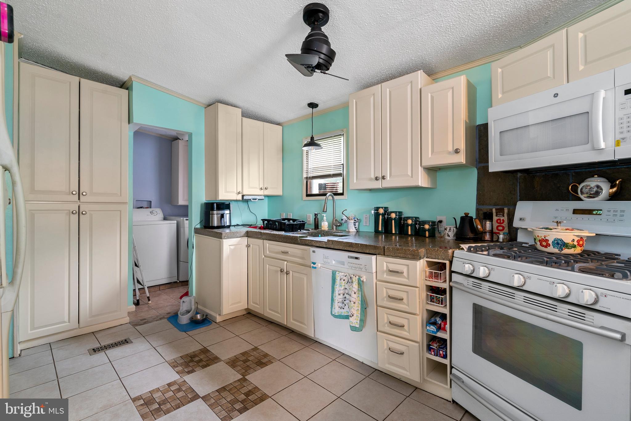 4311 Ridge Drive Mount Airy, MD 21771 - Photo 7 of 18 Kitchen