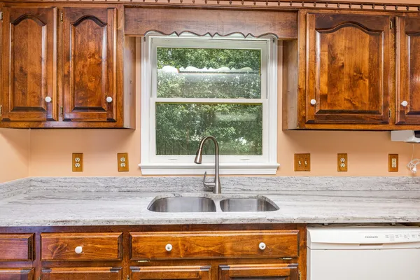 $375,000 | 408 Shawnee Drive, Columbia, TN 38401