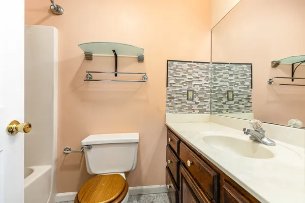 $375,000 | 408 Shawnee Drive, Columbia, TN 38401