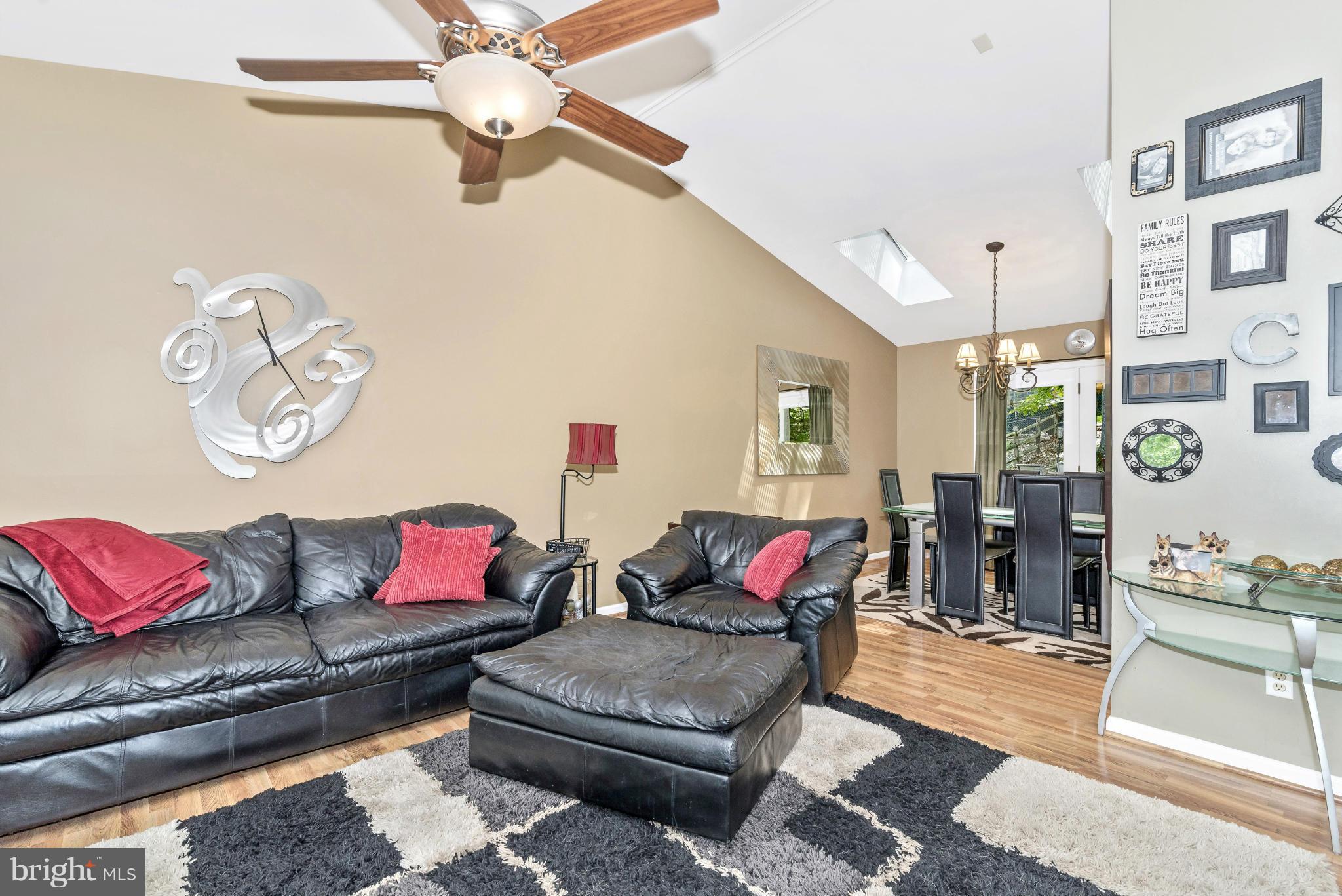 6711 West Lakeridge Road New Market, MD 21774 - Photo 6 of 30 Living Room