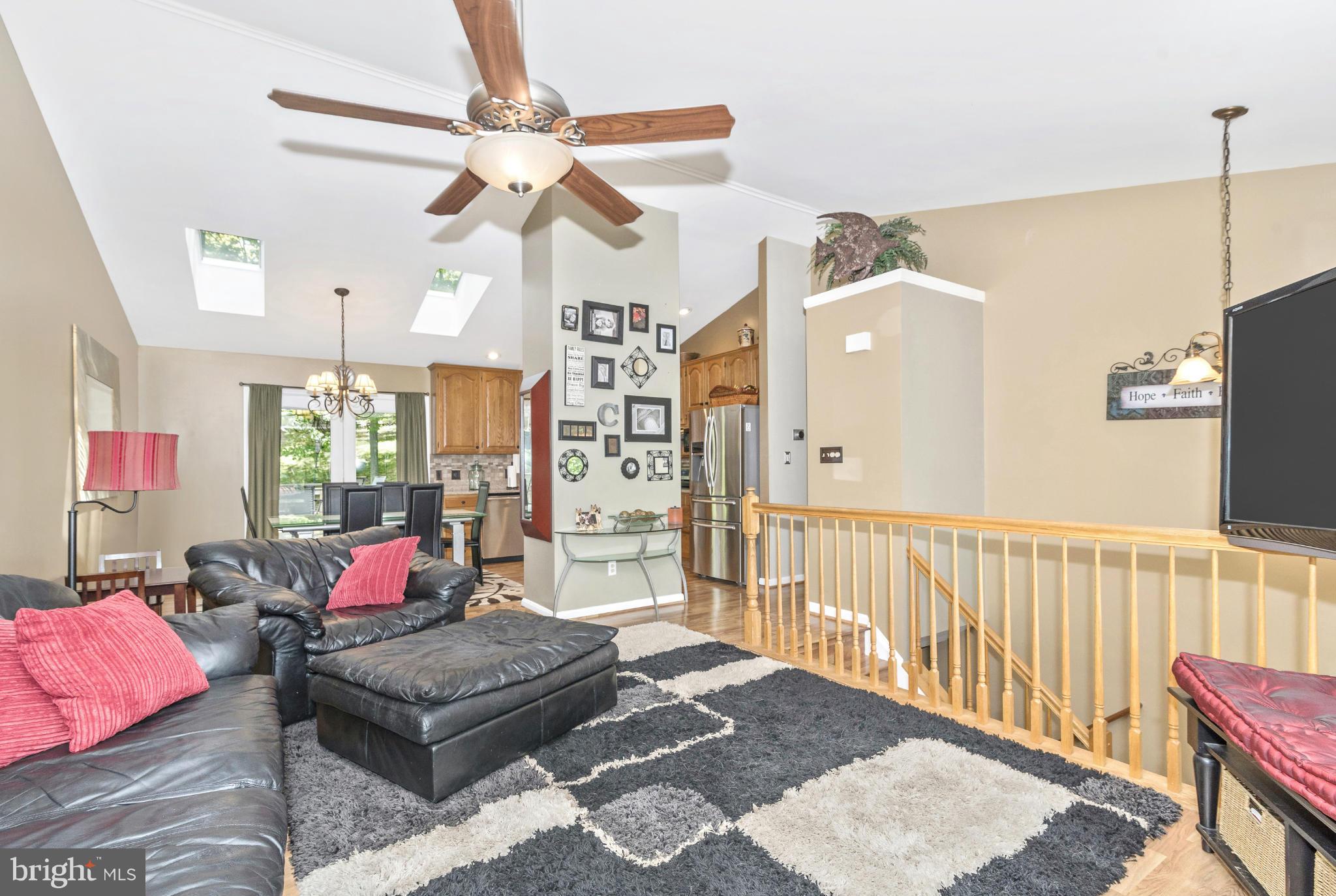 6711 West Lakeridge Road New Market, MD 21774 - Photo 7 of 30 Living Room