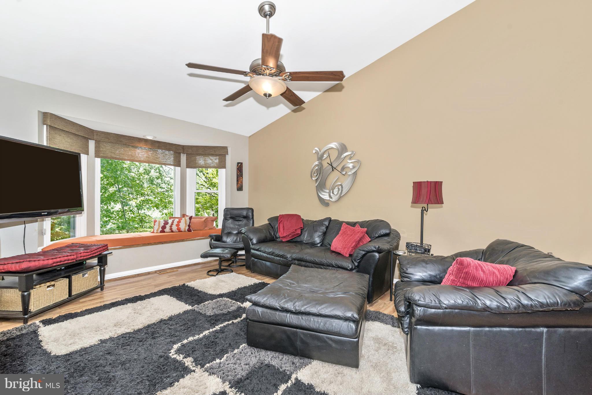 6711 West Lakeridge Road New Market, MD 21774 - Photo 8 of 30 Living Room