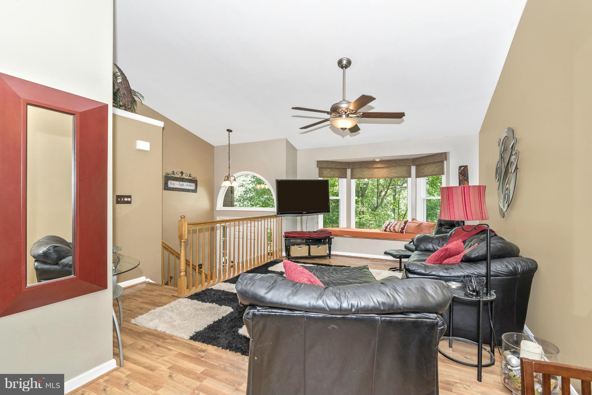6711 West Lakeridge Road New Market, MD 21774 - Photo 9 of 30 Living Room