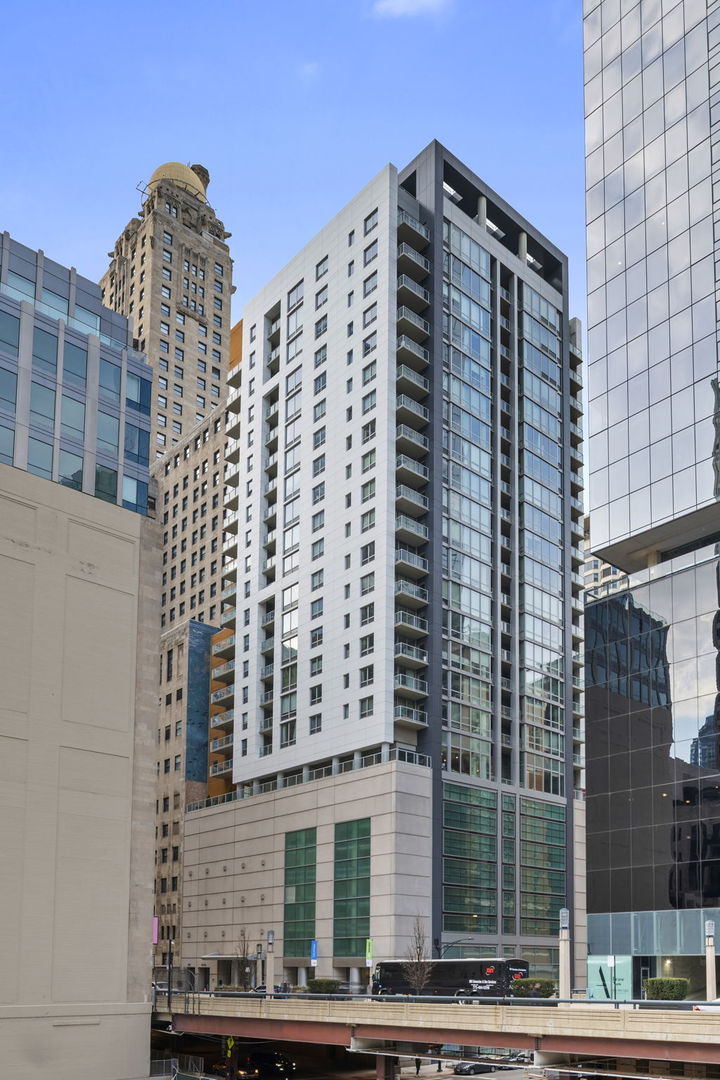 160 East Illinois St Unit 907  