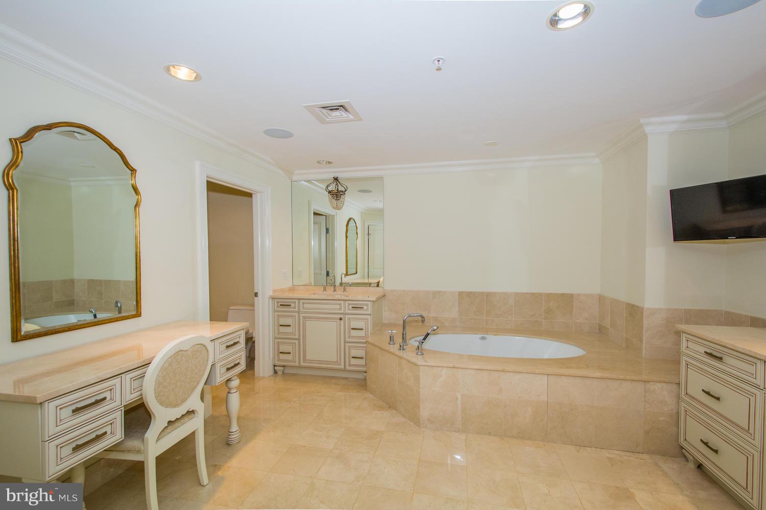 801 Key Highway, Unit P51 Baltimore, MD 21230 - Photo 12 of 56