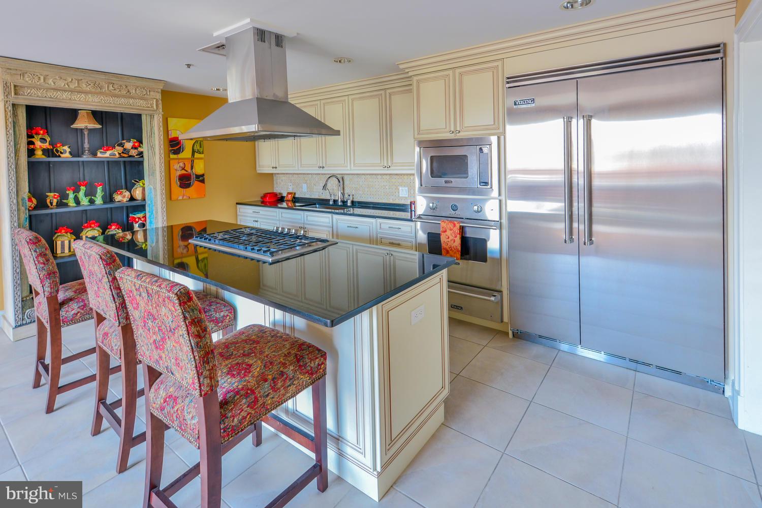 801 Key Highway, Unit P51 Baltimore, MD 21230 - Photo 5 of 56