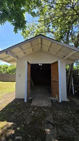 $2,000 | 636 Highfall Drive, Dallas, TX 75232