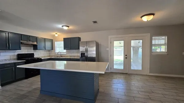 $2,000 | 636 Highfall Drive, Dallas, TX 75232