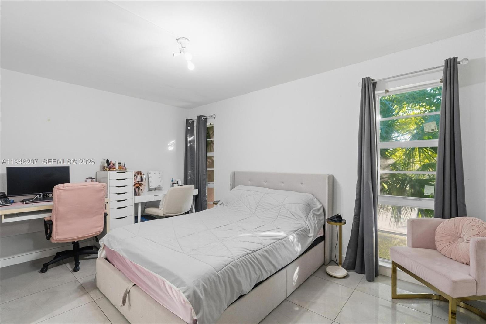 469 North Pine Island Road, Unit B302 Plantation, FL 33324 - Photo 29 of 33 a bedroom with bed and a window