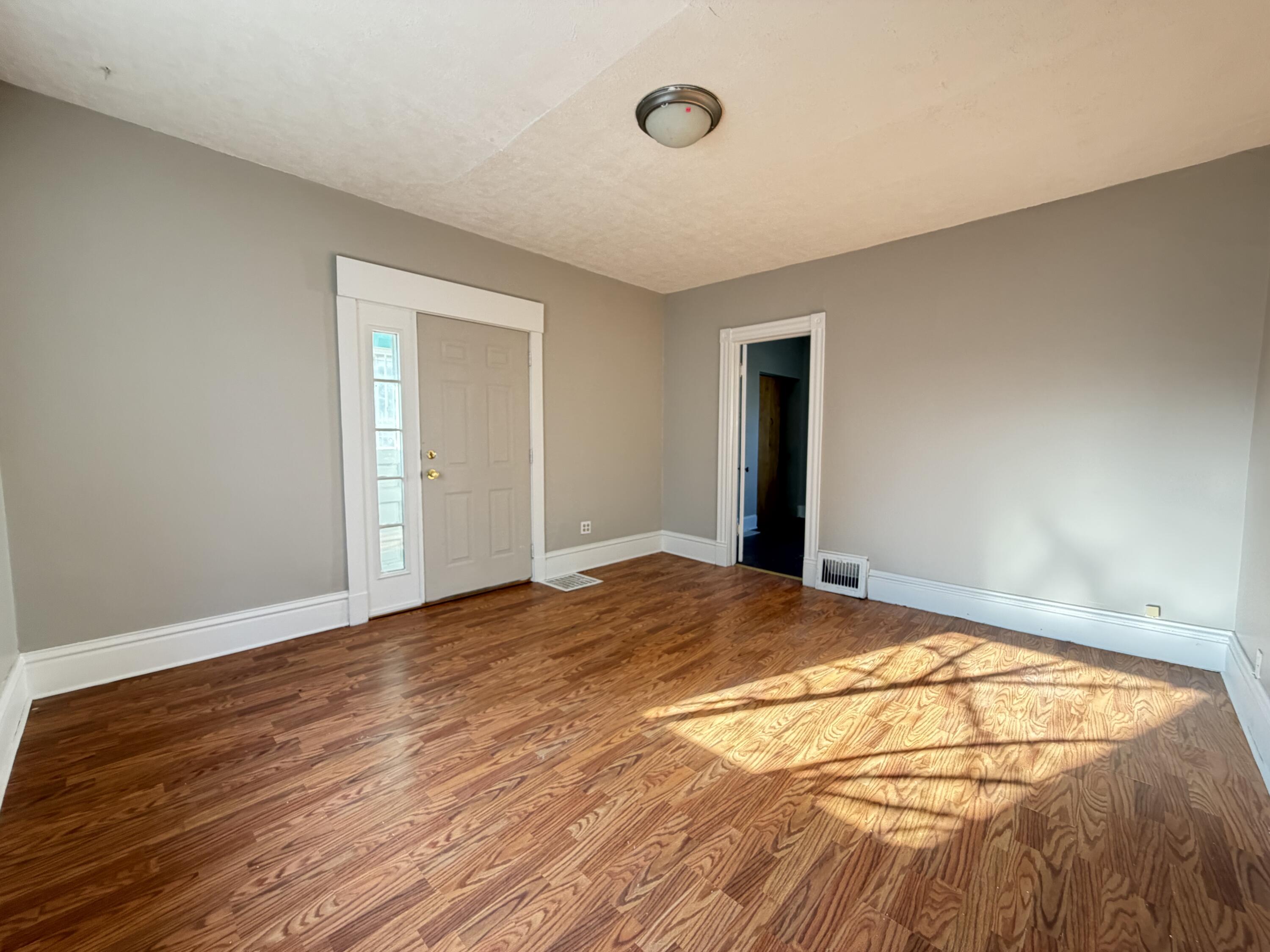 1024 Hagerer Street Racine, WI 53402 - Photo 11 of 17 U1 Living rm