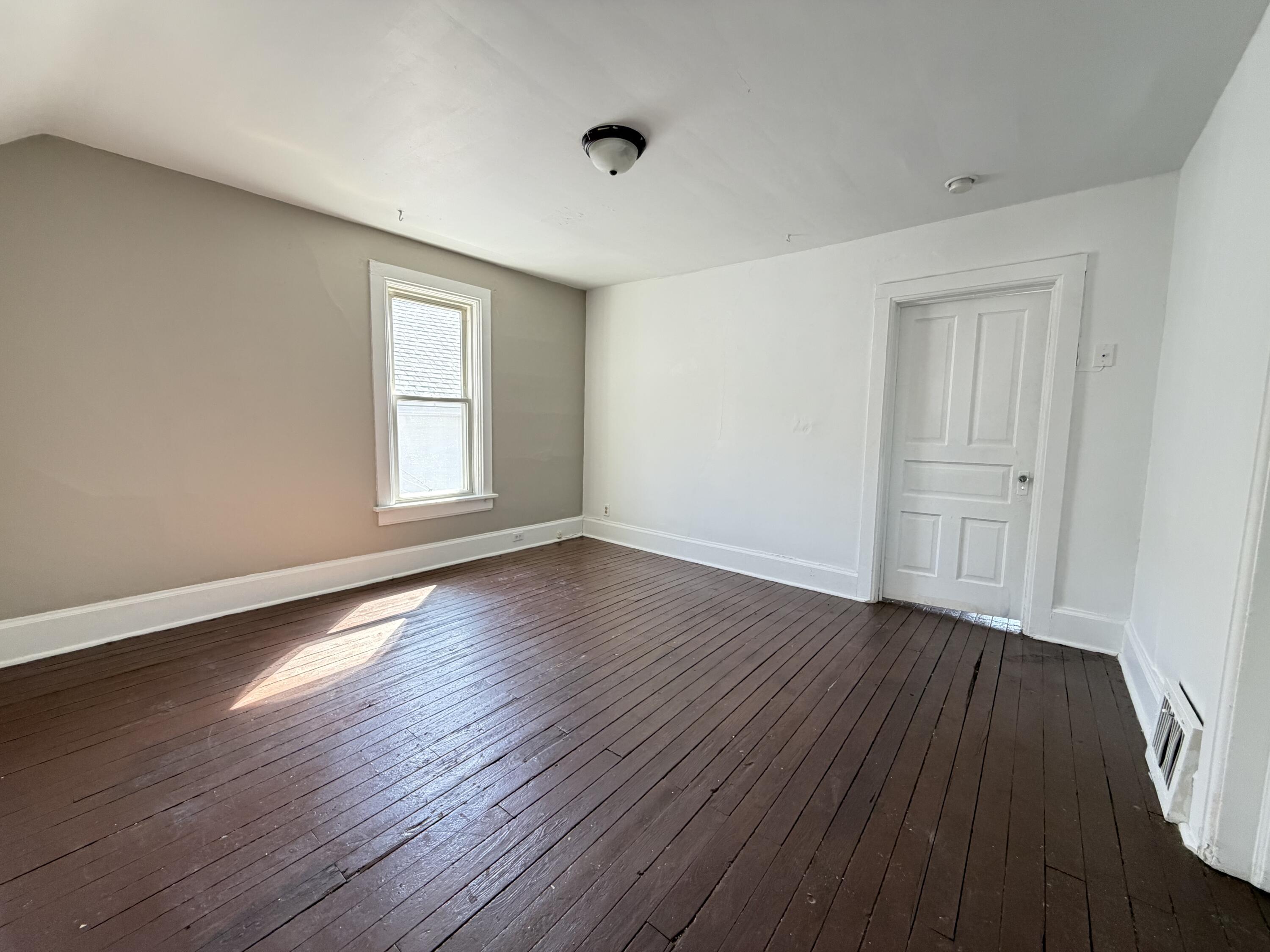 1024 Hagerer Street Racine, WI 53402 - Photo 2 of 17 U2 Living rm