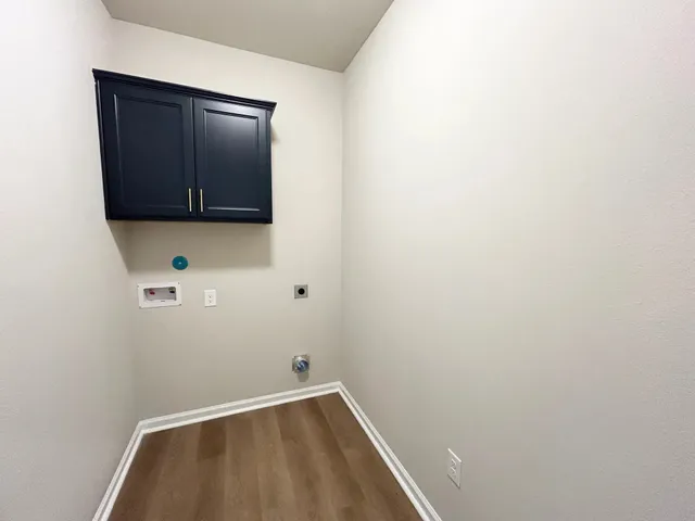 a view of utility room