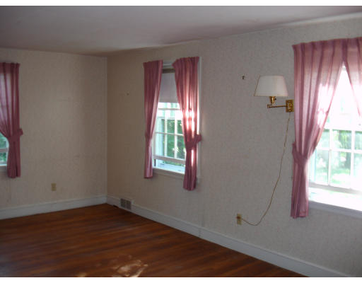 72 Anawan Road North Attleboro, MA 02760 - Photo 5 of 17 Gallery Image 5