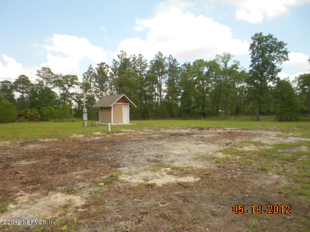 1463 Long Bay Road Middleburg, FL 32068 - Photo 2 of 6 a backyard of a house
