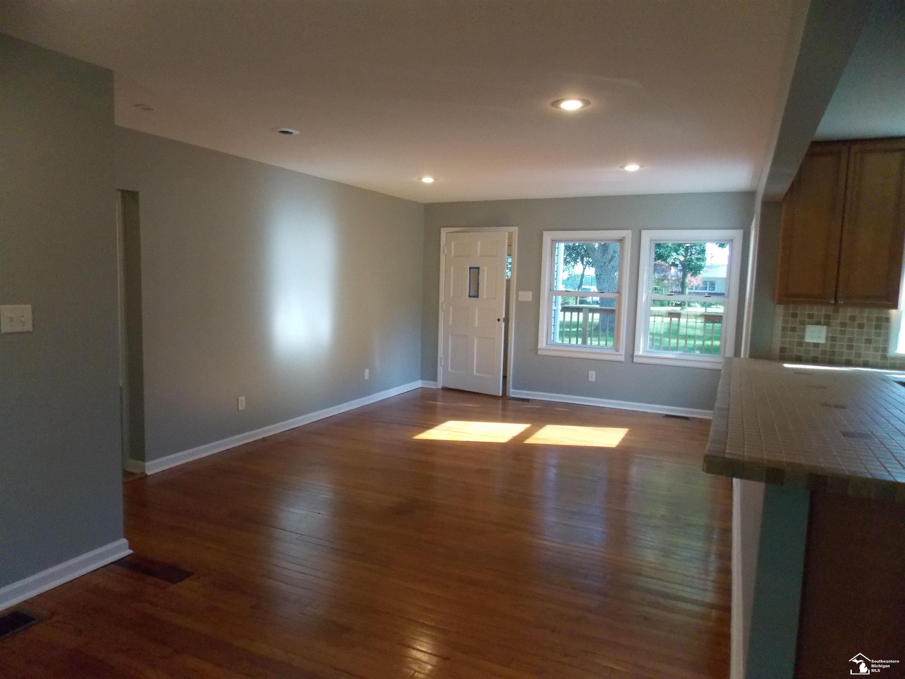 384 Lasalle Road Monroe, MI 48162 - Photo 7 of 25 Great Room
