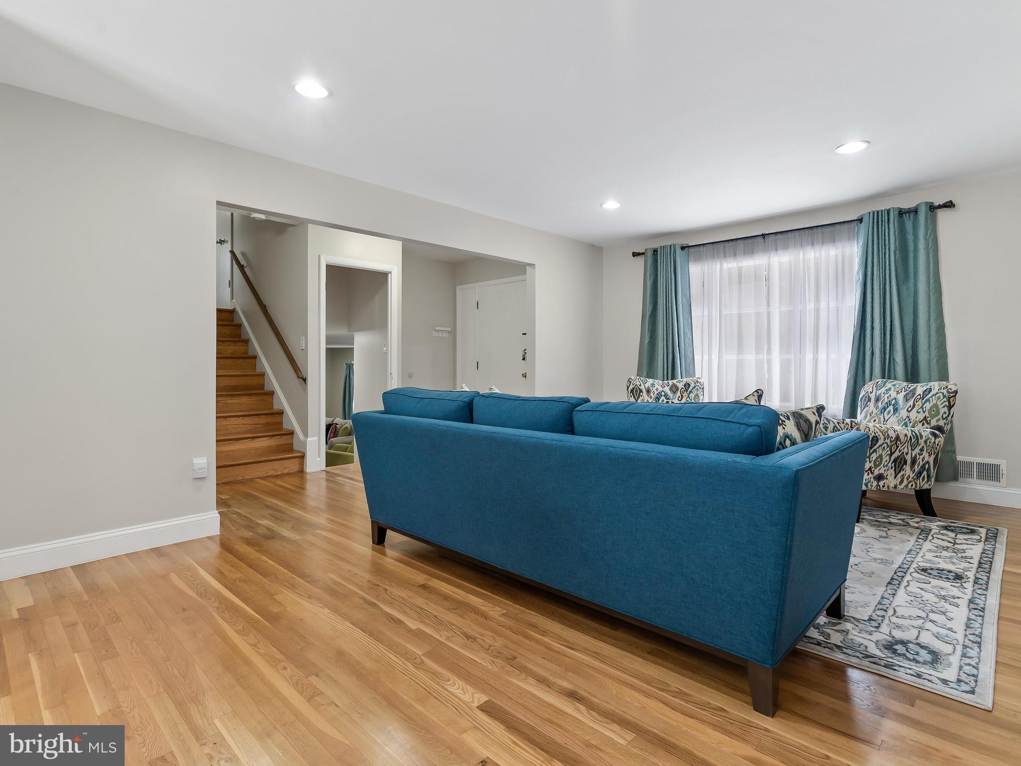 13215 Bluhill Road Silver Spring, MD 20906 - Photo 17 of 40 Living Room