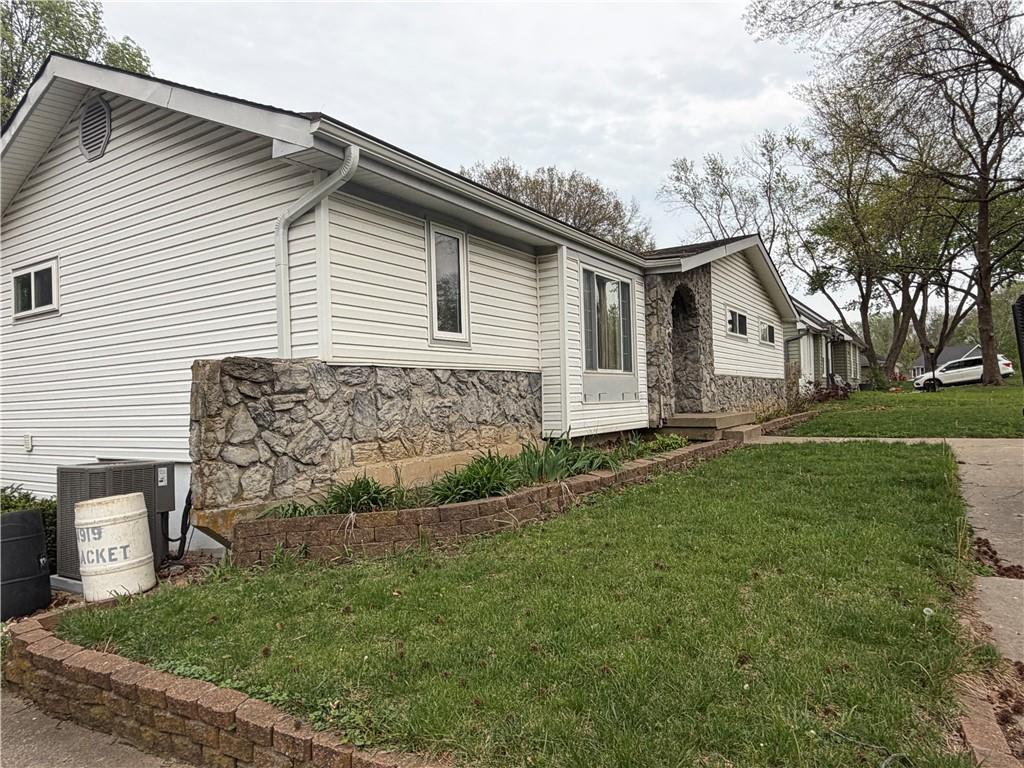 4919 Bluejacket Street Shawnee, KS 66203 - Photo 2 of 4
